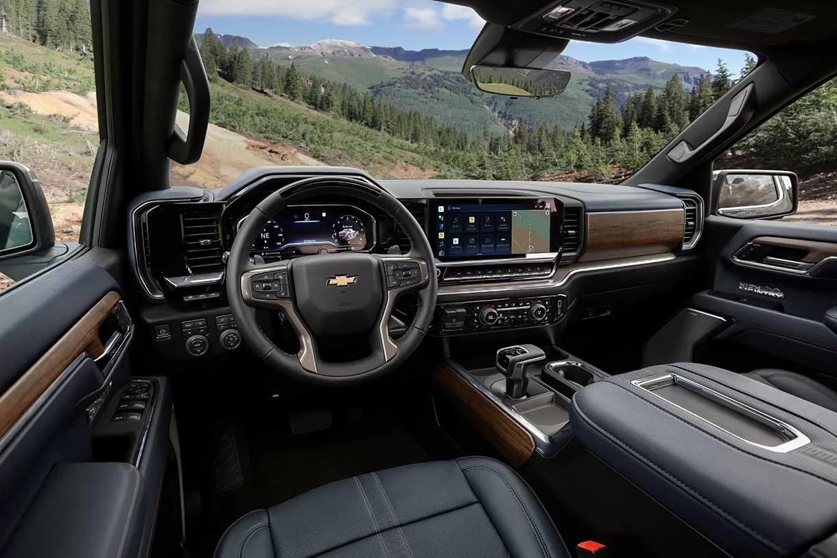 As especificações interiores detalhadas da Silverado High Country 5.3 V8 não foram fornecidas. No entanto, sendo um veículo da linha High Country, pode-se esperar que o interior ofereça um nível de conforto e conveniência condizente com veículos de sua categoria.