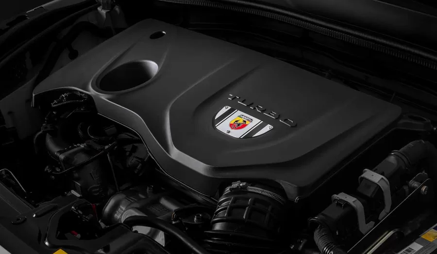 Lançamento e Rede de Concessionárias: O Fastback Abarth estará disponível em mais de 70 concessionárias da rede especializada Abarth em todo o Brasil, oferecendo uma experiência completa para os entusiastas de carros esportivos.