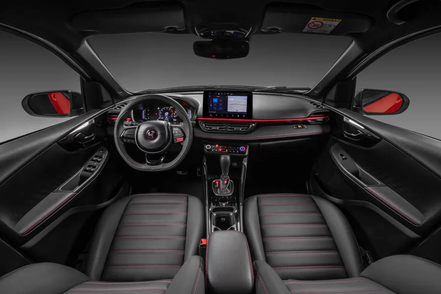 Conforto e Tecnologia: Além de sua performance poderosa, o interior do Fastback Abarth oferece conforto e tecnologia de ponta, com uma ampla gama de recursos e sistemas conectados.