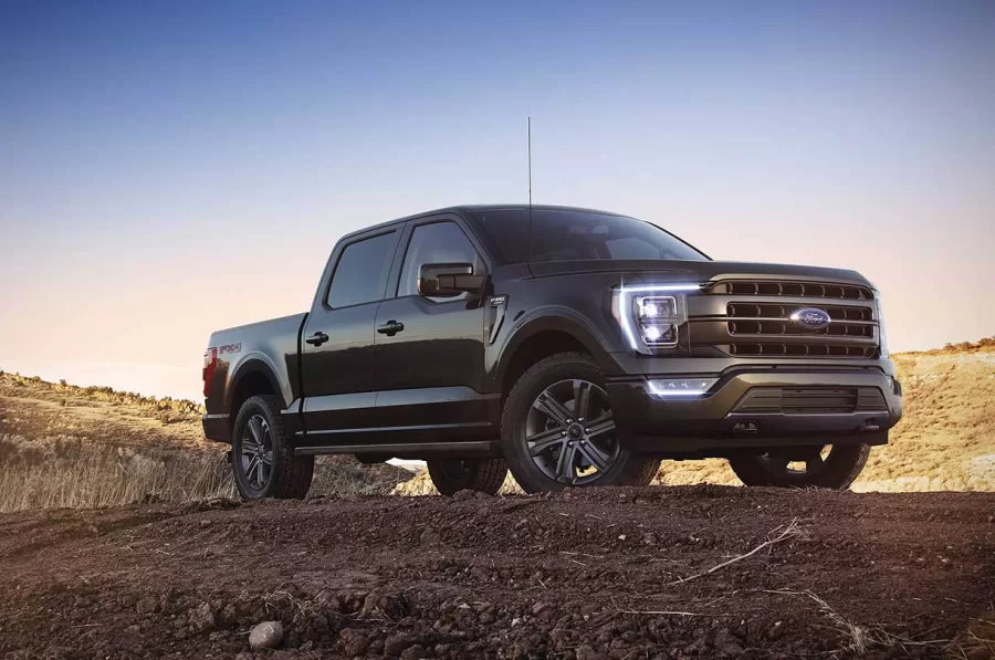 Símbolo da excelência em engenharia automotiva, a F-150 tem desempenhado um papel significativo no mercado de picapes por décadas, com uma reputação imponente e uma história marcante.