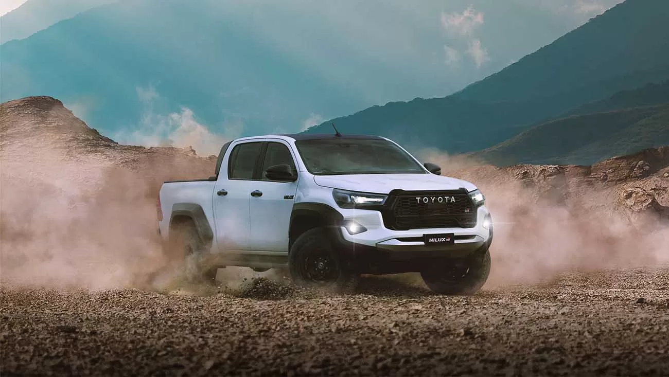 A plataforma evoluída da Hilux GR-SPORT oferece uma suspensão aprimorada, freios atualizados e uma maior bitola dianteira e traseira para melhor desempenho em todas as condições de condução.