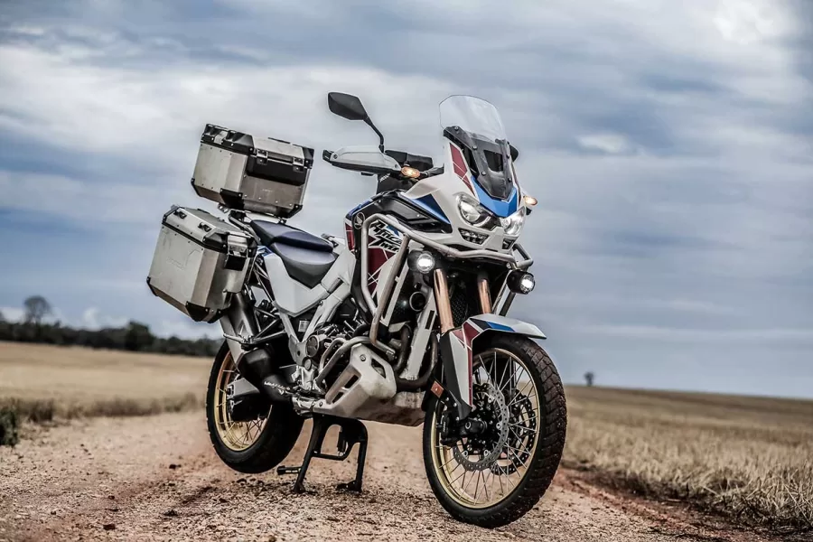 A Honda apresenta a nova CRF 1100L Africa Twin 2024, mantendo a tradição de excelência da lendária linha.