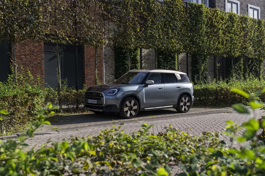 O recém-lançado MINI Countryman SE ALL4 é um veículo totalmente elétrico com capacidade para encarar diversos terrenos.