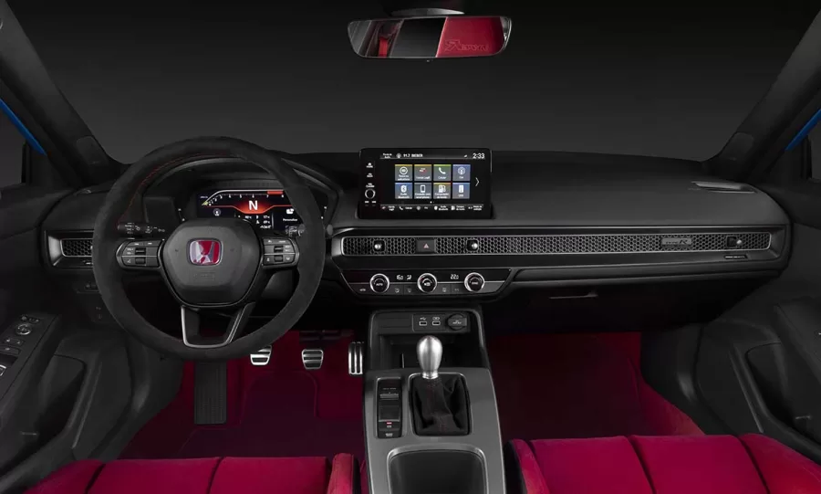 O Novo Honda Civic Type R é equipado com tecnologia de ponta e recursos de conectividade que elevam a experiência de condução a um novo patamar. 