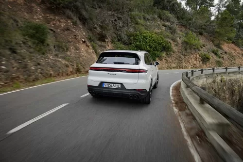 Quantos km por litro faz a Porsche Cayenne Hybrid? Preço e detalhes do SUV