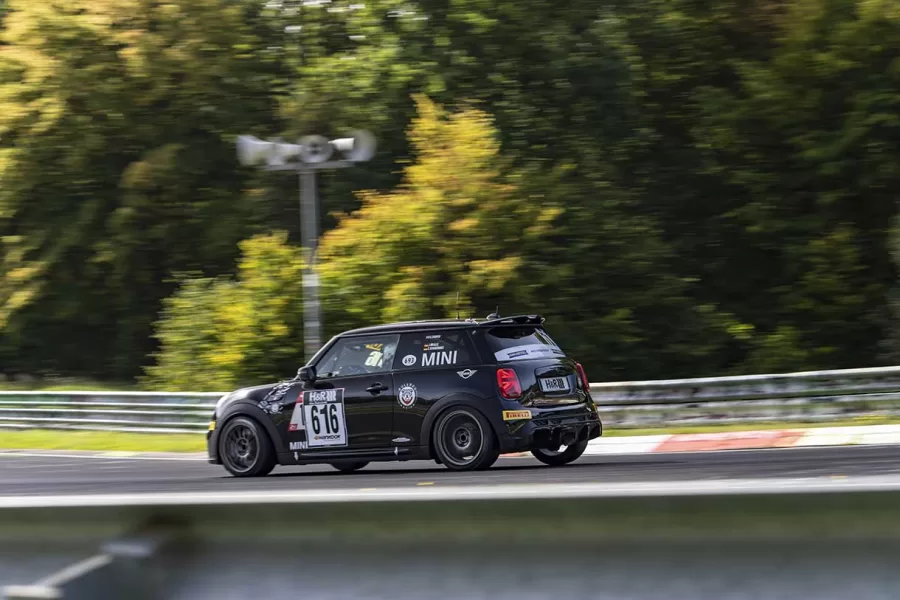 Na sétima etapa da Rundstrecken-Challenge Nürburgring 2023, a equipe conquistou a 7ª posição na forte classe VT2, demonstrando consistência e determinação em um campo altamente competitivo, com um total de 19 participantes.