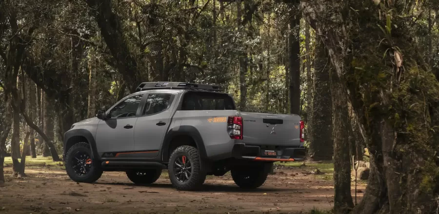 A história e evolução da L200 Triton Savana Sertões refletem a jornada notável desta picape icônica, desde seus primeiros dias até sua posição atual como um símbolo de durabilidade, desempenho e aventura.