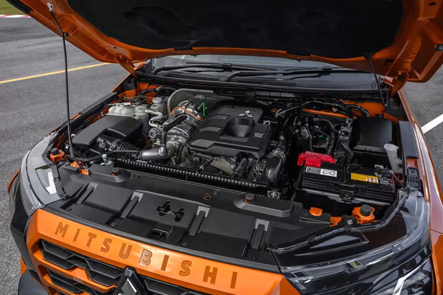 Com um motor 2.4 turbodiesel mais potente, a nova L200 promete oferecer uma potência de 214 cv e um torque robusto de 48 kgfm, proporcionando uma experiência de condução mais ágil e responsiva.