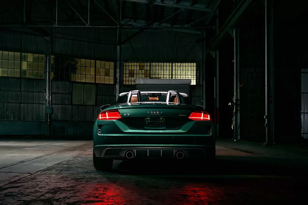 Agora, enquanto nos despedimos do Audi TT Roadster Final edition, com seu acabamento em Goodwood Green Pearl Effect e detalhes interiores que ecoam a nostalgia da primeira geração, sentimos uma mistura de emoções.