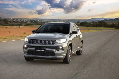 Jeep Compass, Renegade e Commander estão em destaque na lista de SUVs mais vendidos no Brasil