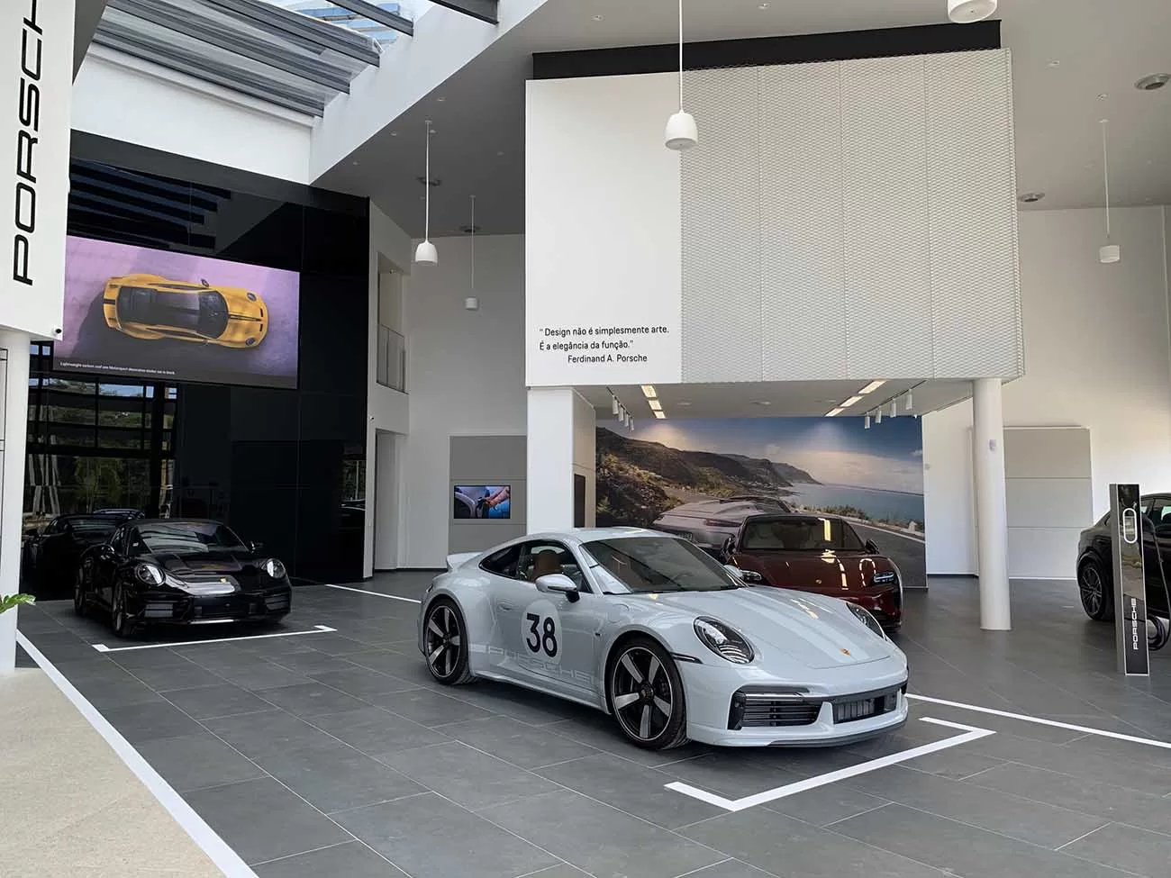 Porsche inaugura sua primeira concessionária em Salvador, expandindo sua presença no mercado brasileiro.