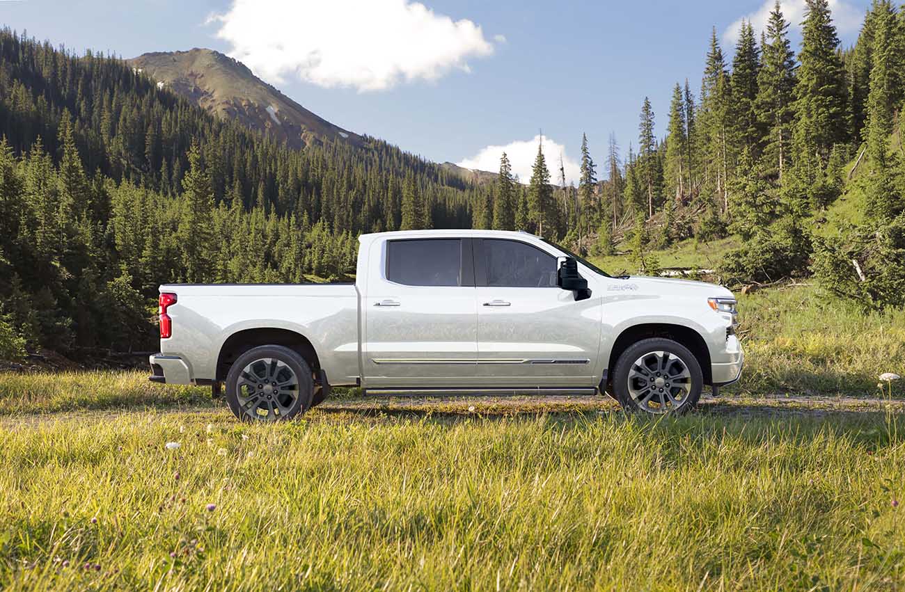 A Silverado High Country 5.3 V8 2024, com um preço aproximado de R$ 519.990, é uma opção premium atraente, combinando desempenho poderoso, design elegante e recursos tecnológicos de ponta.