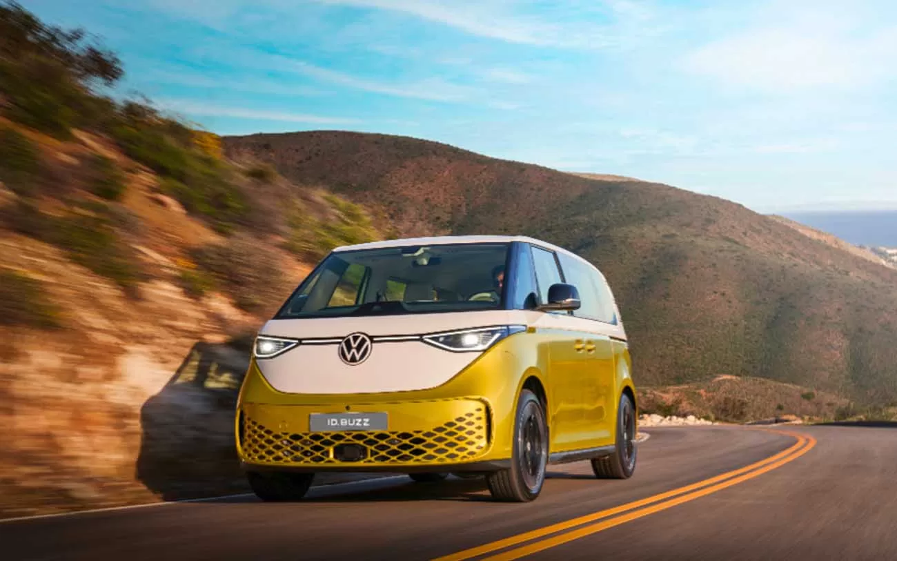 Disponível exclusivamente para assinatura através do programa VW Sign&Drive, com opções de contrato de 12, 24, 36 ou 48 meses, o ID. Buzz promete reviver a nostalgia e a emoção associadas à clássica Kombi, agora em uma versão totalmente elétrica e ambientalmente consciente. Aproveite a oportunidade de ser um dos privilegiados a experimentar esta joia automotiva!