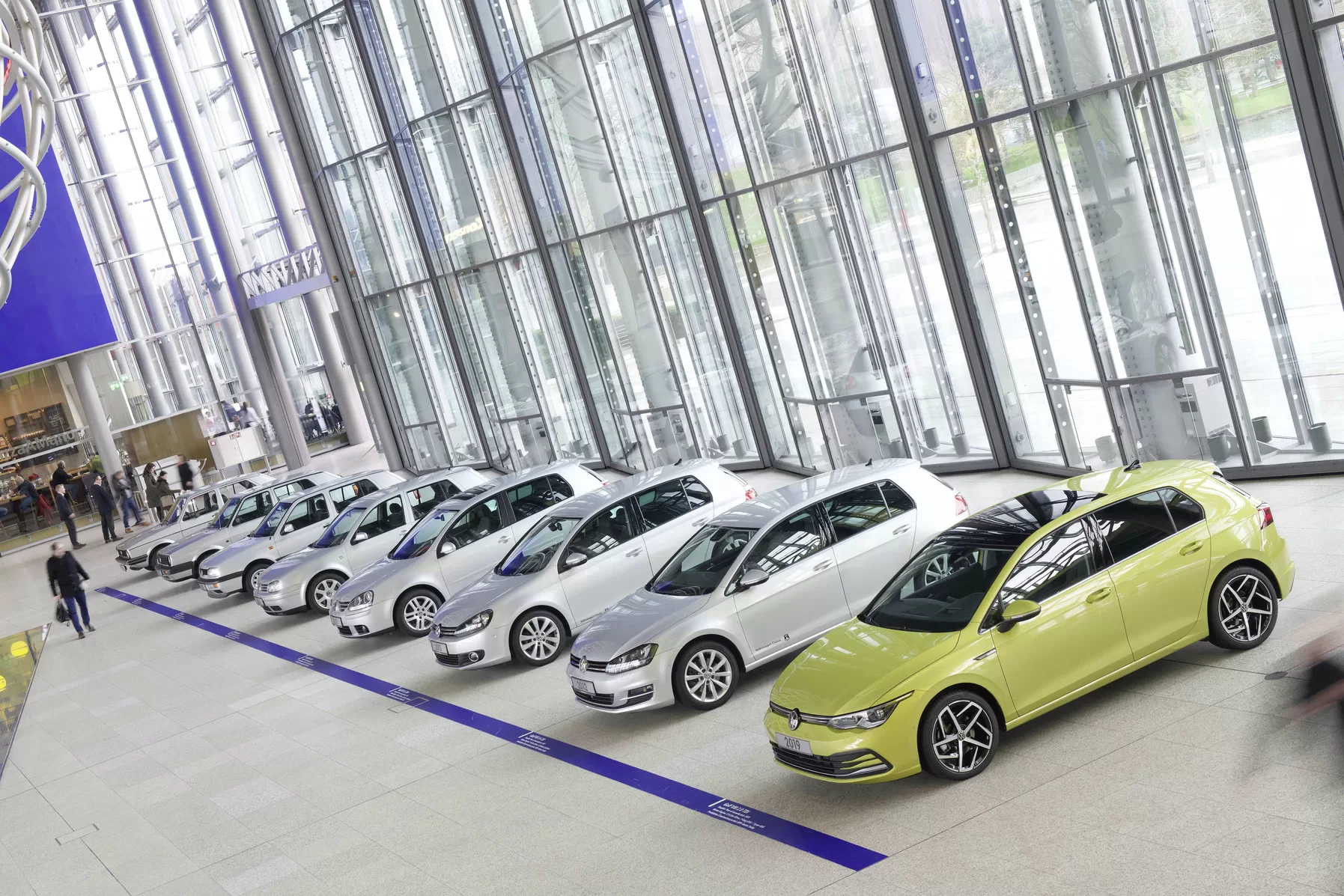 O Volkswagen Golf celebra 50 anos de história e inovação. Desde 1974, conquistou mais de 37 milhões de corações em oito gerações.