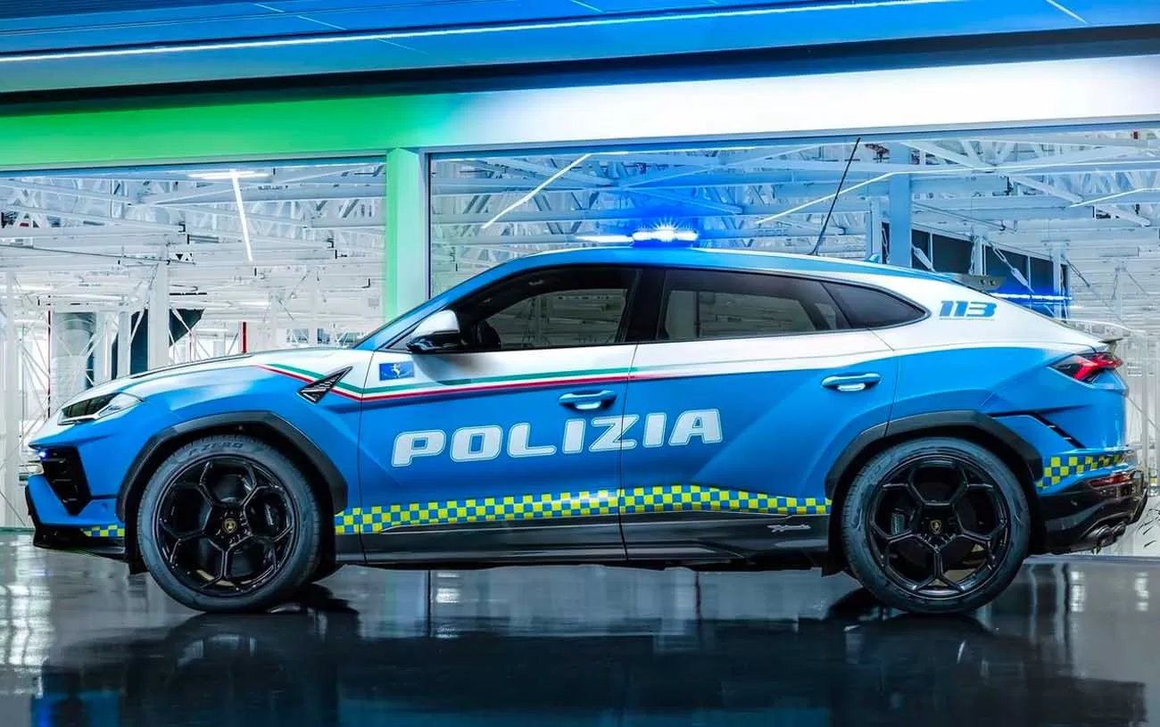 A Polícia Italiana utiliza o Lamborghini Urus para missões cruciais, agilizando o transporte de órgãos e reforçando o patrulhamento.