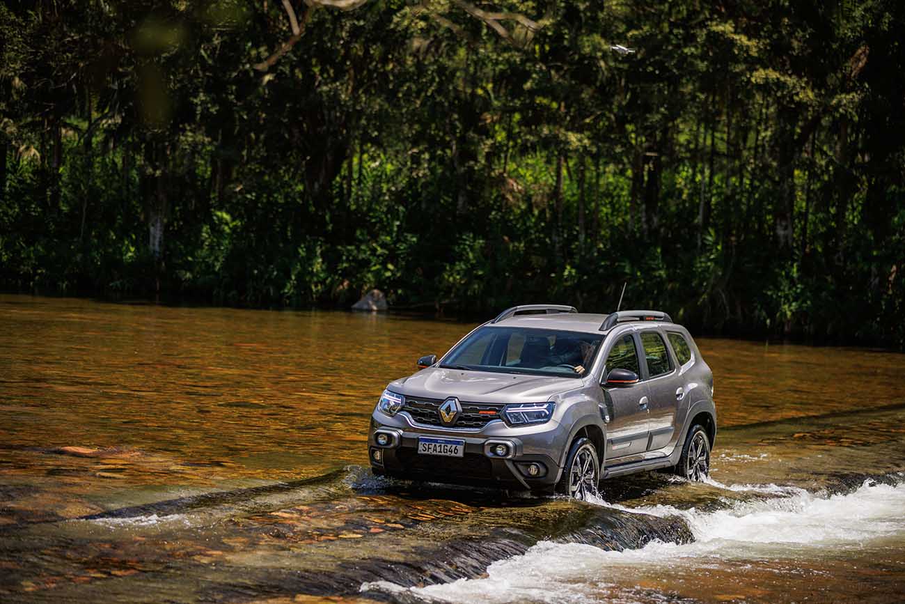 Desempenho: Ágil e potente, o Duster Iconic Plus 1.6 AT 2024 atinge 100 km/h em 12,4 segundos, proporcionando uma experiência dinâmica e emocionante.