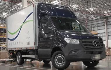 Mercedes-Benz Revoluciona com Sprinter Truck 417 Sustentável de Última Geração