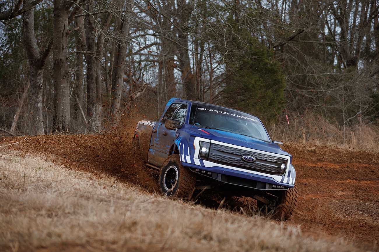 Explorando o Futuro: A Ford apresenta a F-150 Lightning Switchgear, uma superpicape elétrica off-road que promete revolucionar o mercado.