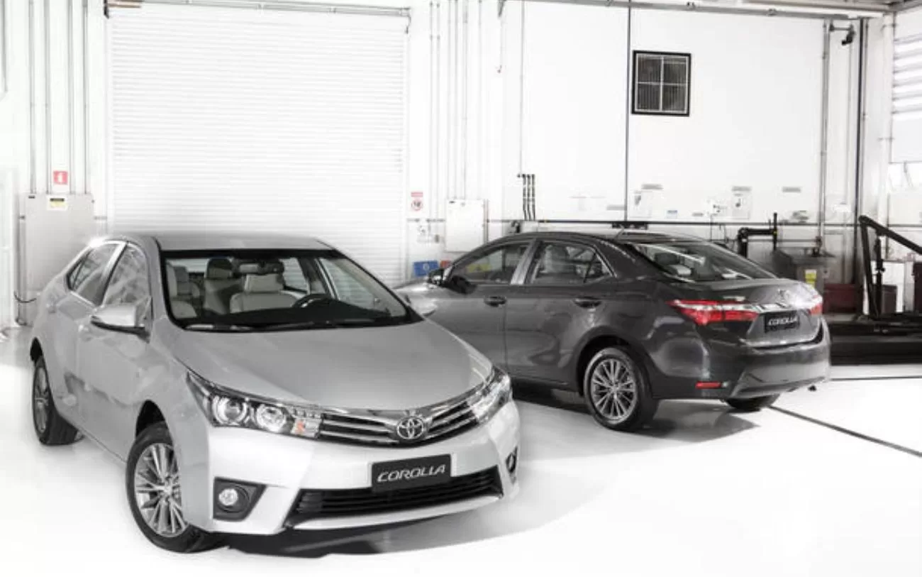 Com 51 anos de história, o Toyota Corolla evoluiu de um modesto sedã a um dos carros mais vendidos e confiáveis do mundo. (Foto: reprodução)