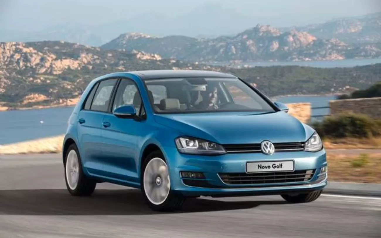 Desde 1974, o Volkswagen Golf tem sido uma escolha popular na Europa, conhecido por sua confiabilidade, design inovador e forte identidade visual. (Foto: reprodução)