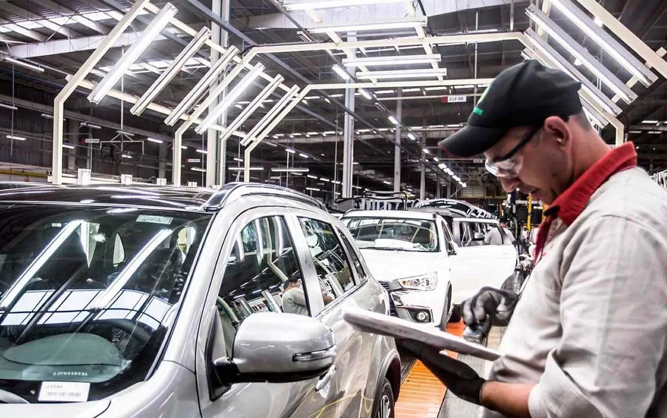 HPE Automotores investe R$ 4 bilhões para modernizar fábrica em Catalão, fortalecendo setor automotivo brasileiro.