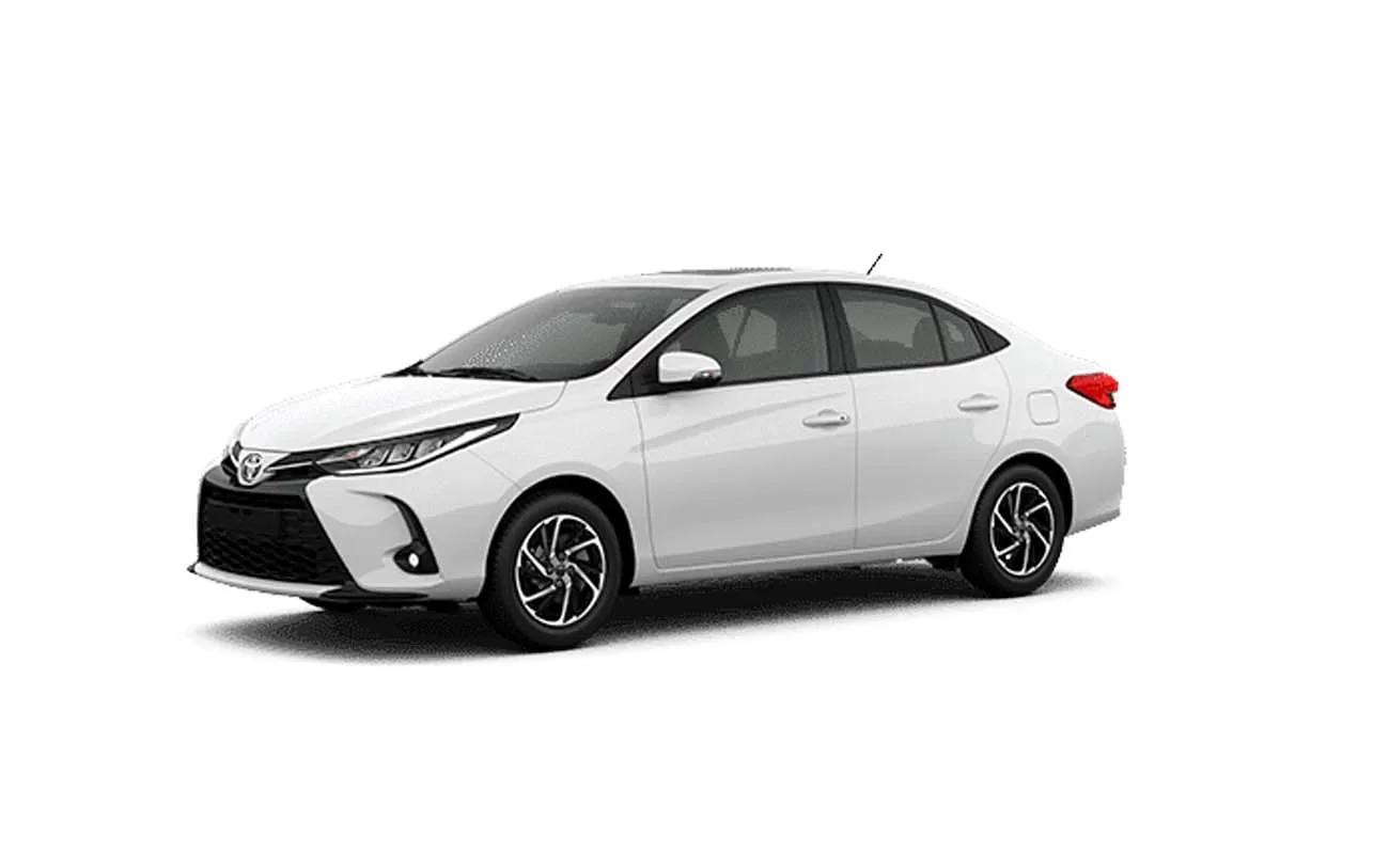 O Toyota Yaris Sedan 2025 chega ao Brasil em três versões: XL, XS e XLS. A versão XL foca na economia e funcionalidade, a XS equilibra conforto e tecnologia, e a XLS oferece luxo e tecnologia avançada. (Toyota Yaris Sedan XLS 2025)