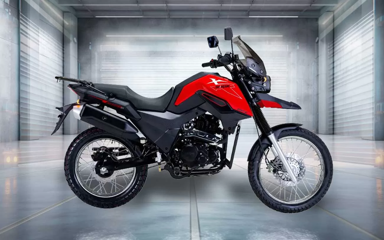 A Shineray renovou sua linha de motocicletas com a SHI 175s EFI 2024. O modelo traz injeção eletrônica, substituindo o carburador, melhorando o desempenho e eficiência do motor.