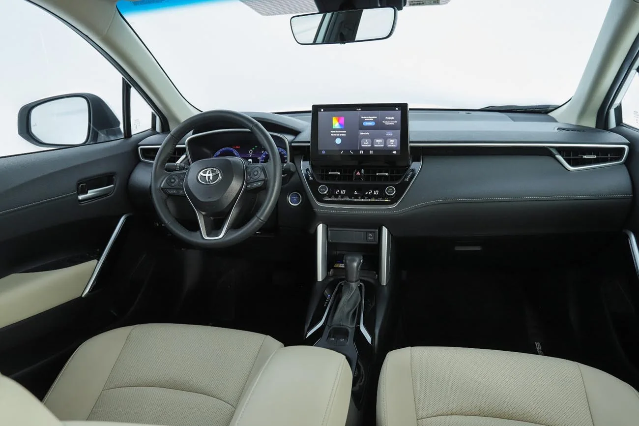 O Toyota Corolla Cross 2026 traz inovações com a central multimídia de 10 polegadas, conectividade sem fio, portas USB-C e maior agilidade no sistema atualizado.