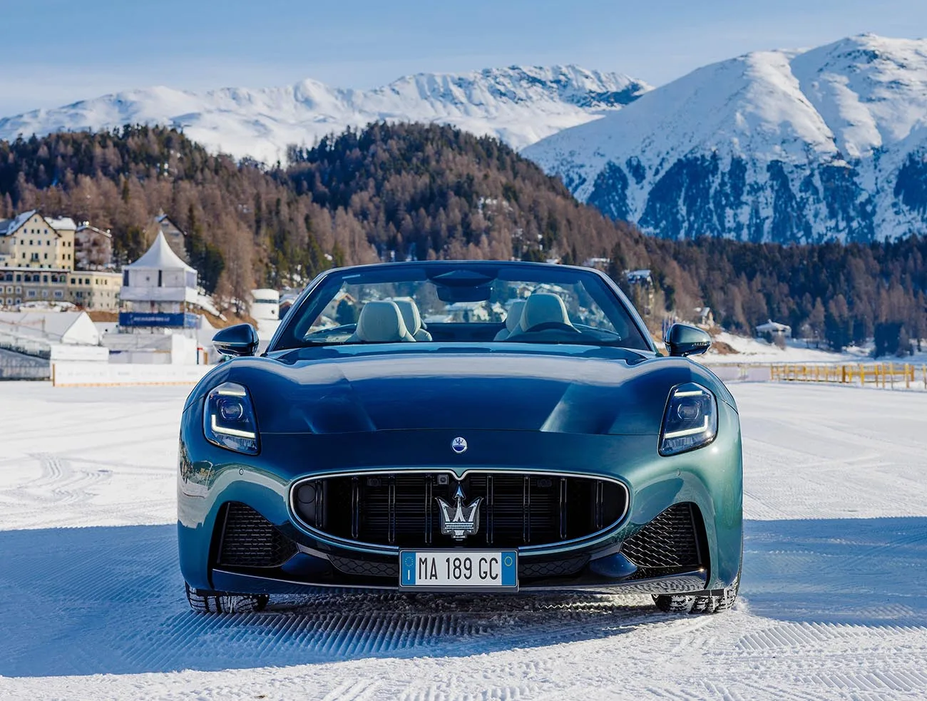 A Maserati revelou o GranCabrio com motor V6 Nettuno de 490 cv. A versão fica abaixo da Trofeo de 550 cv e incorpora tecnologia de pré-câmara de combustão da Fórmula 1.