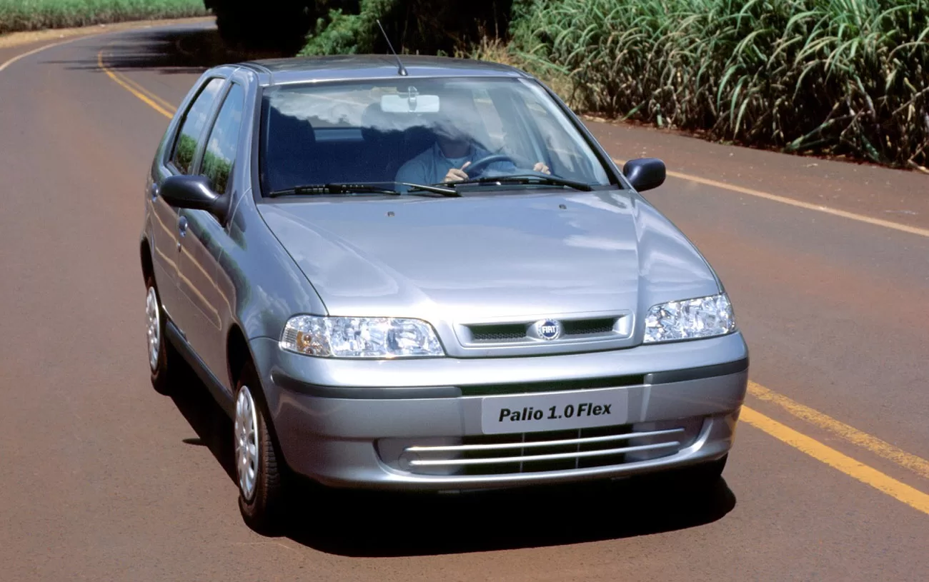 O Fiat Palio Fire 1.0 2006 oferece motor 1.0 Fire flex com até 66 cv e torque de 9,2 kgfm. Ideal para uso urbano, tem aceleração de 0 a 100 km/h em 15,6 segundos e velocidade máxima de 155 km/h.