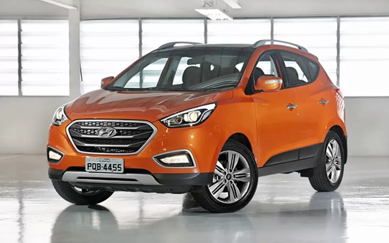 O Hyundai ix35 2.0 AT 2016 é um SUV médio com motor 2.0 flex, 167 cv e torque de 20,6 kgfm. Sua transmissão automática de 6 marchas e tração dianteira garantem condução suave.