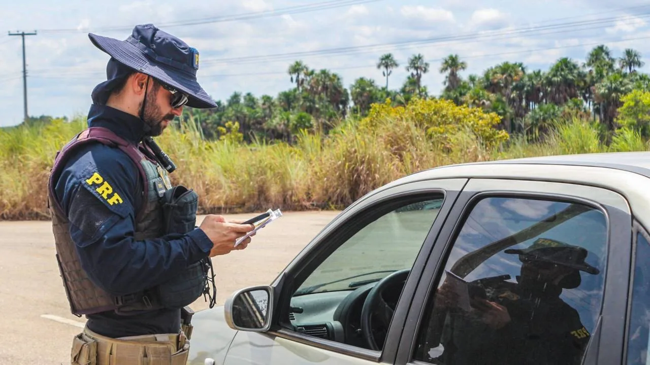 O Projeto de Lei 78/25 propõe ajustar as multas de trânsito ao valor do veículo. Motoristas de carros de luxo podem ver suas multas aumentarem de acordo com o preço do carro que dirigem.