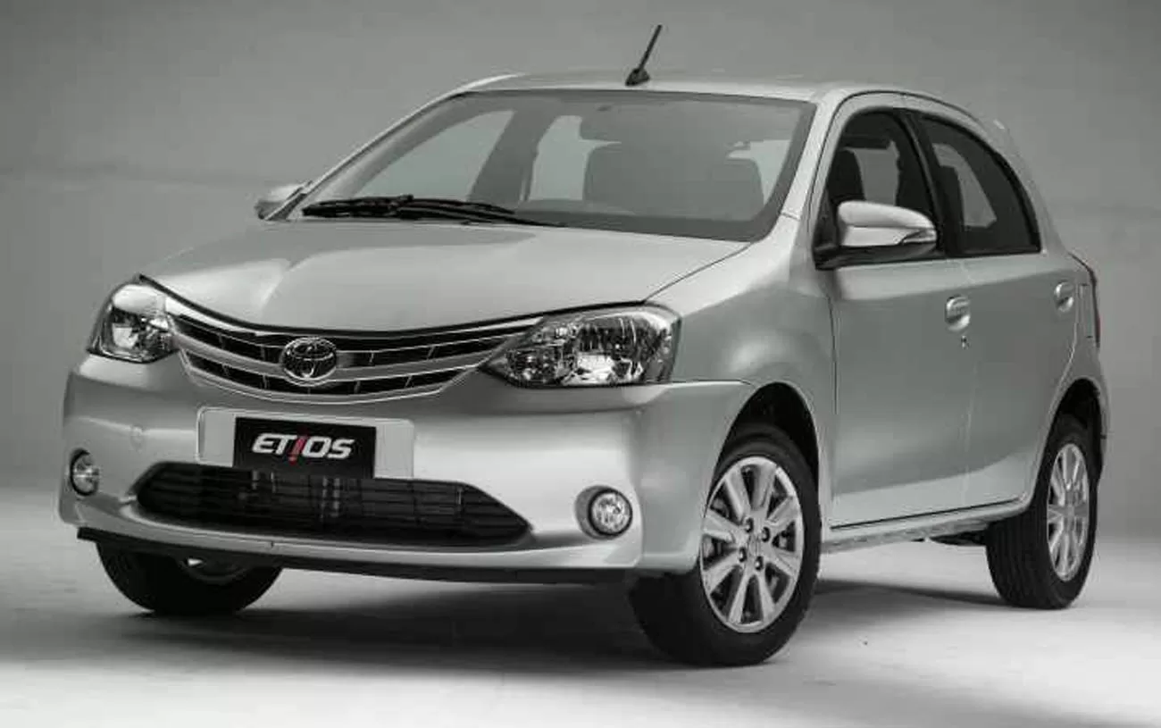 O Toyota Etios XLS 1.5 AT 2017 é um compacto automático que combina economia e confiabilidade. Com motor 1.5 flex de 107 cv e câmbio de 4 marchas, entrega desempenho adequado para o dia a dia