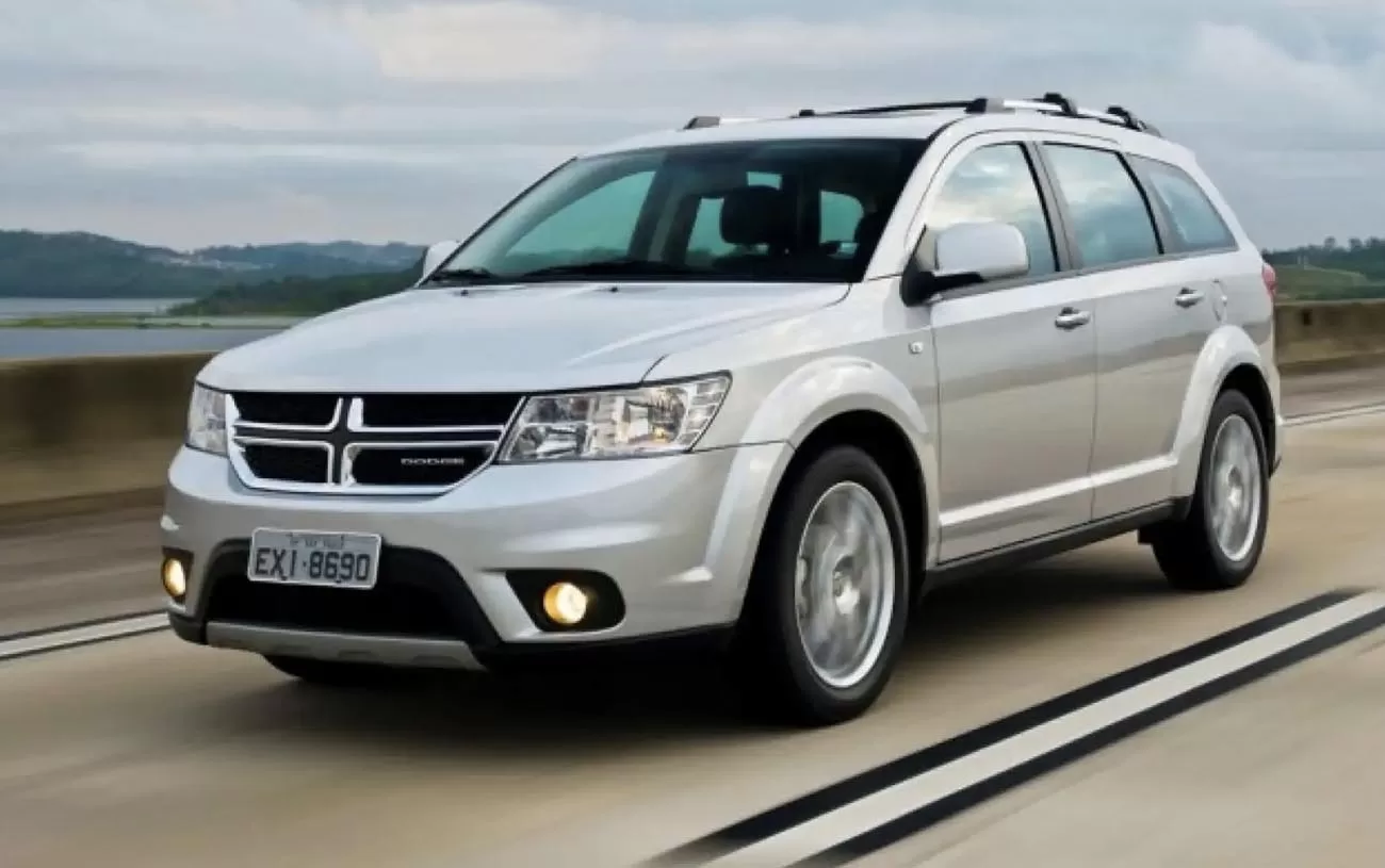 O Dodge Journey R/T 3.6 V6 2015 usado é um SUV médio de 7 lugares, ideal para famílias. Espaçoso e potente, ele exige atenção ao consumo, manutenção e histórico do veículo antes da compra.