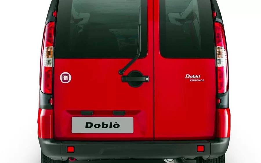 O Fiat Doblo Essence atende bem quem precisa de espaço e robustez, mas o consumo alto e a tecnologia defasada exigem análise antes da compra. Vale pelo tamanho, mas pesa no bolso.