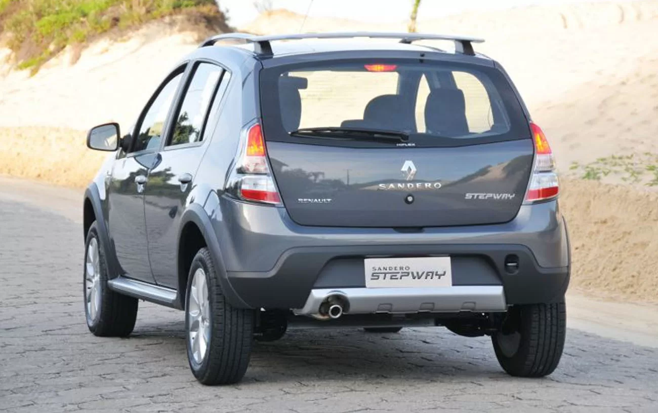 Os freios possuem discos ventilados na frente e tambores atrás. O modelo não tem itens de segurança avançados, então é importante conferir se o ABS e os airbags estão em bom estado.