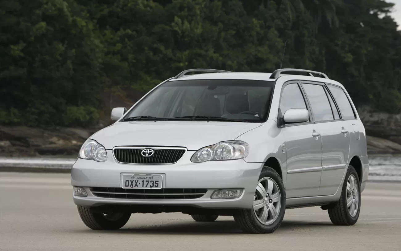 O Toyota Fielder XEi 1.8 2008 é uma perua usada com motor 1.8 flex de até 136 cv, câmbio manual de 5 marchas e tração dianteira. É conhecido pelo espaço interno e confiabilidade mecânica.