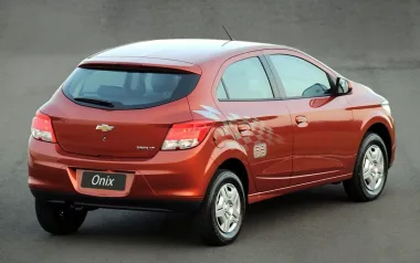 Para quem o Chevrolet Onix 2013 1.0 LT SPE/4 2013 usado é uma boa escolha?