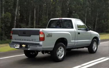 Motor, potência e desempenho: o que esperar da Chevrolet S10 Cabine Simples 2006 S10 Colina 4×2 2.8 Turbo Electronic