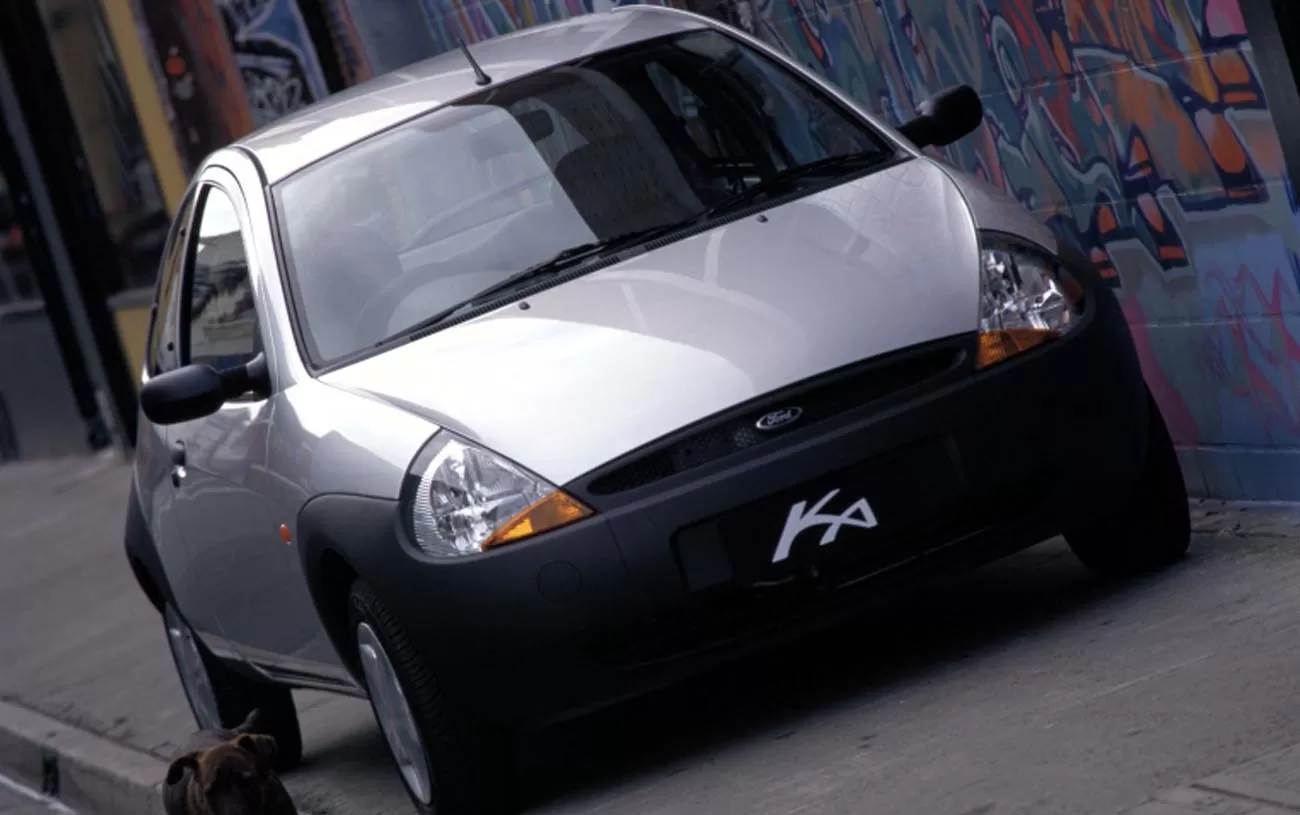 O Ford Ka GL 1.0 2000 é um hatch compacto ideal para quem busca um carro econômico e funcional. Com motor Zetec Rocam 1.0 de 65 cv, é voltado para uso urbano e deslocamentos curtos.