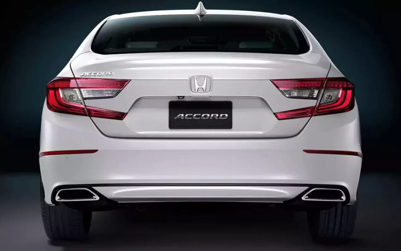 O Honda Accord Touring 2.0 Turbo 2019 usado combina potência e conforto. Seu motor 2.0 turbo de 256 cv e câmbio automático de 10 marchas garantem desempenho sólido e condução eficiente.