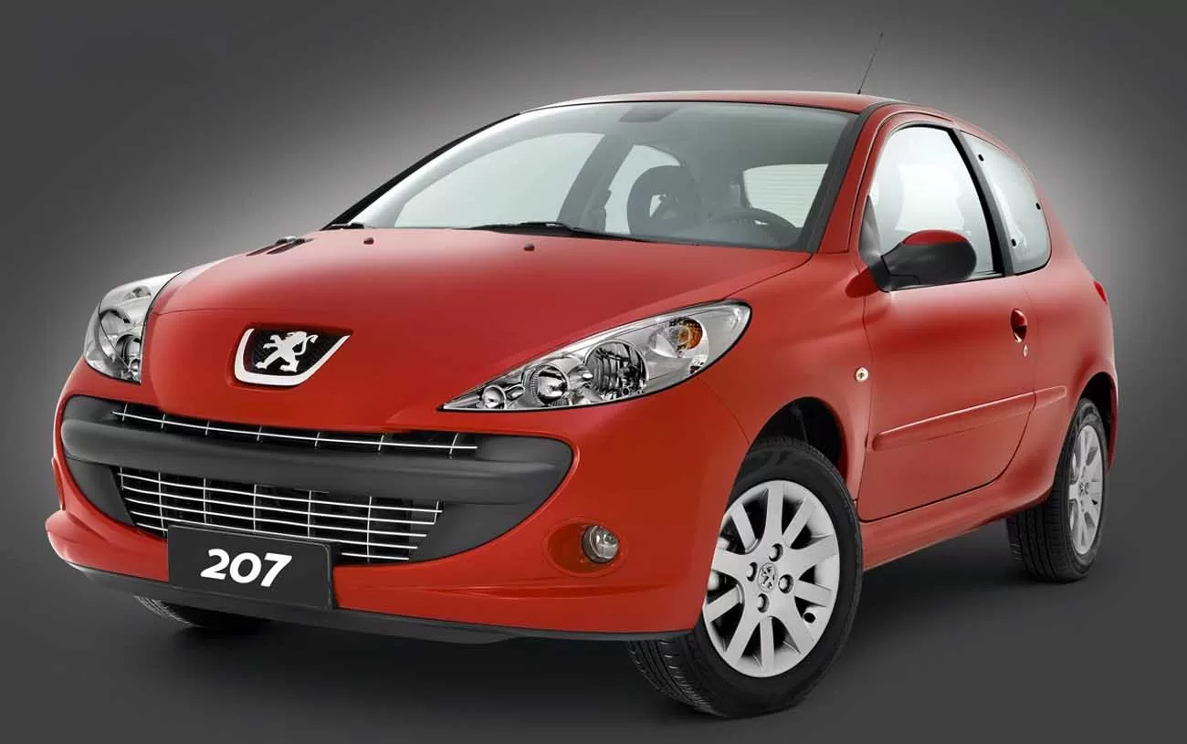 O Peugeot 207 XR 1.4 8V é um carro usado compacto, com motor flex de 82 cv e torque de 12,8 kgfm. Acelera até 162 km/h e entrega desempenho satisfatório para uso urbano diário.