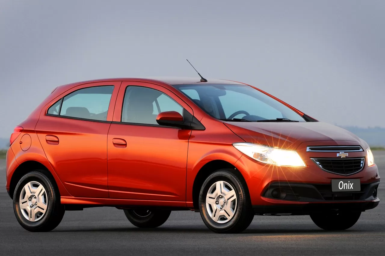 O Chevrolet Onix LT 1.0 2013 usado é ideal para quem busca um carro econômico, confiável e acessível para o dia a dia, com manutenção simples e baixo consumo de combustível.