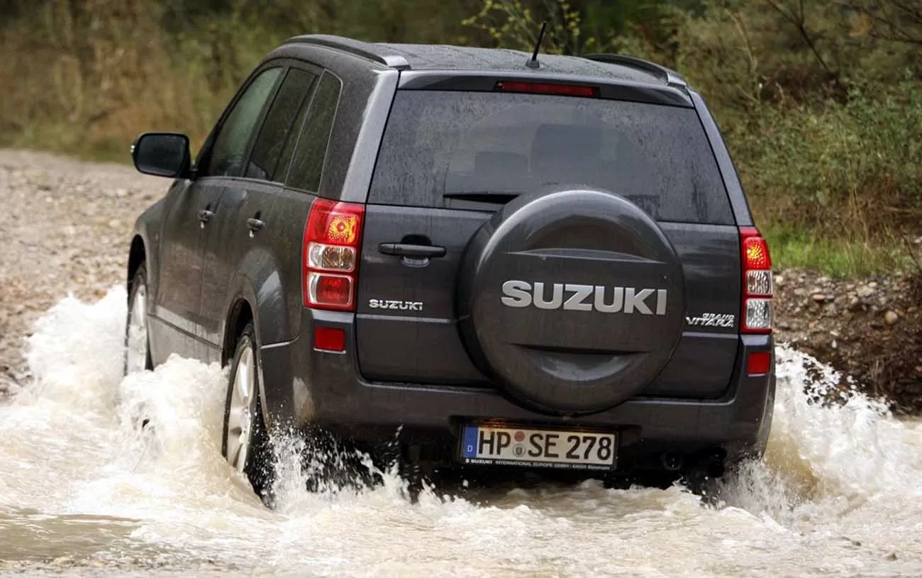 Verifique o histórico de manutenção e desgaste do motor. Vazamentos de óleo, superaquecimento e falhas no cabeçote são comuns. Um mecânico pode ajudar a identificar possíveis problemas.