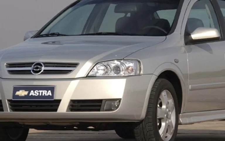 Por que o Chevrolet Astra Hatch 2005 Confort 2.0 Flex 2 portas usado ainda é uma opção no mercado; confira ficha técnica completa
