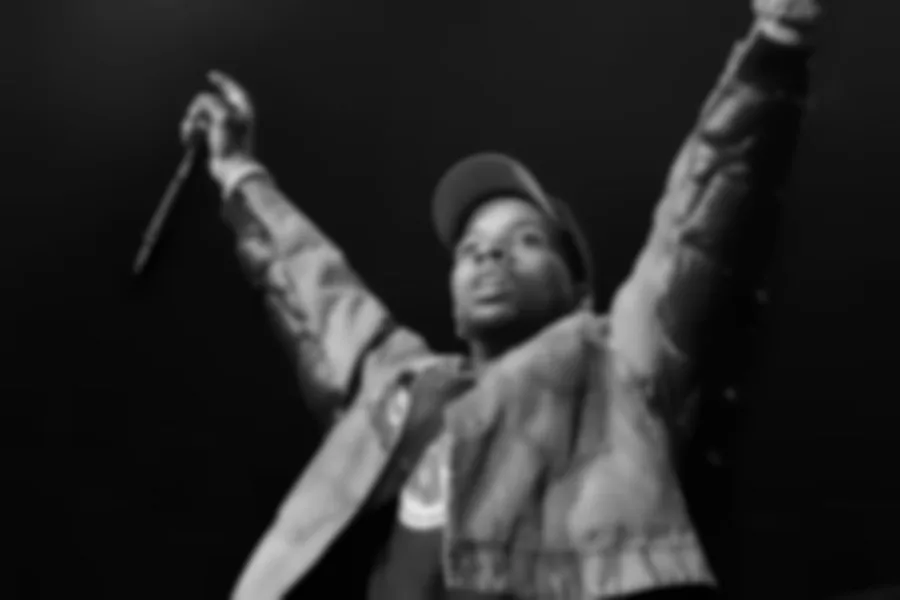 Rapper Tory Lanez ressalta estar melhor após ser esfaqueado 14 vezes na prisão – o que muda hoje