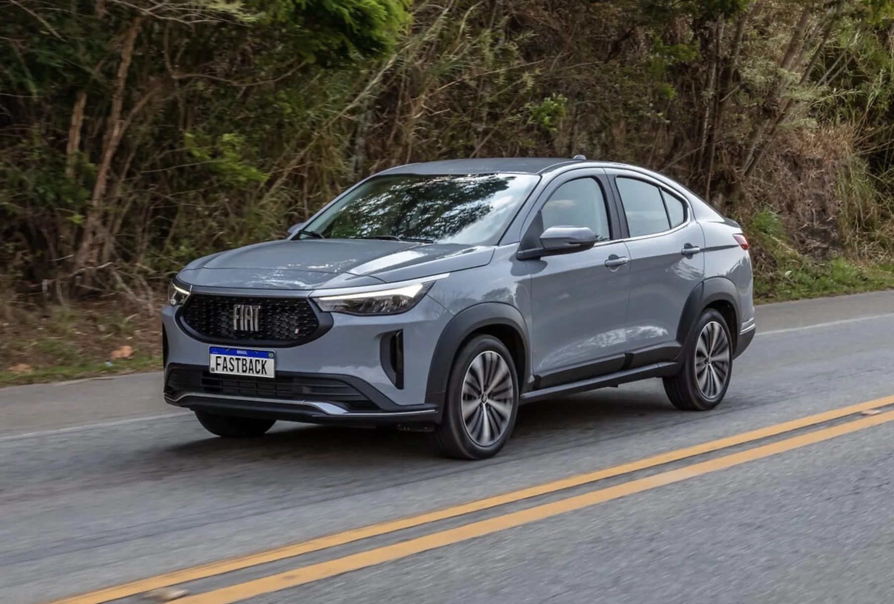 O Fiat Fastback Audace 1.0 2023 une eficiência e conforto em um pacote urbano moderno. Seu design elevado e interior espaçoso agradam famílias que buscam estilo e praticidade.