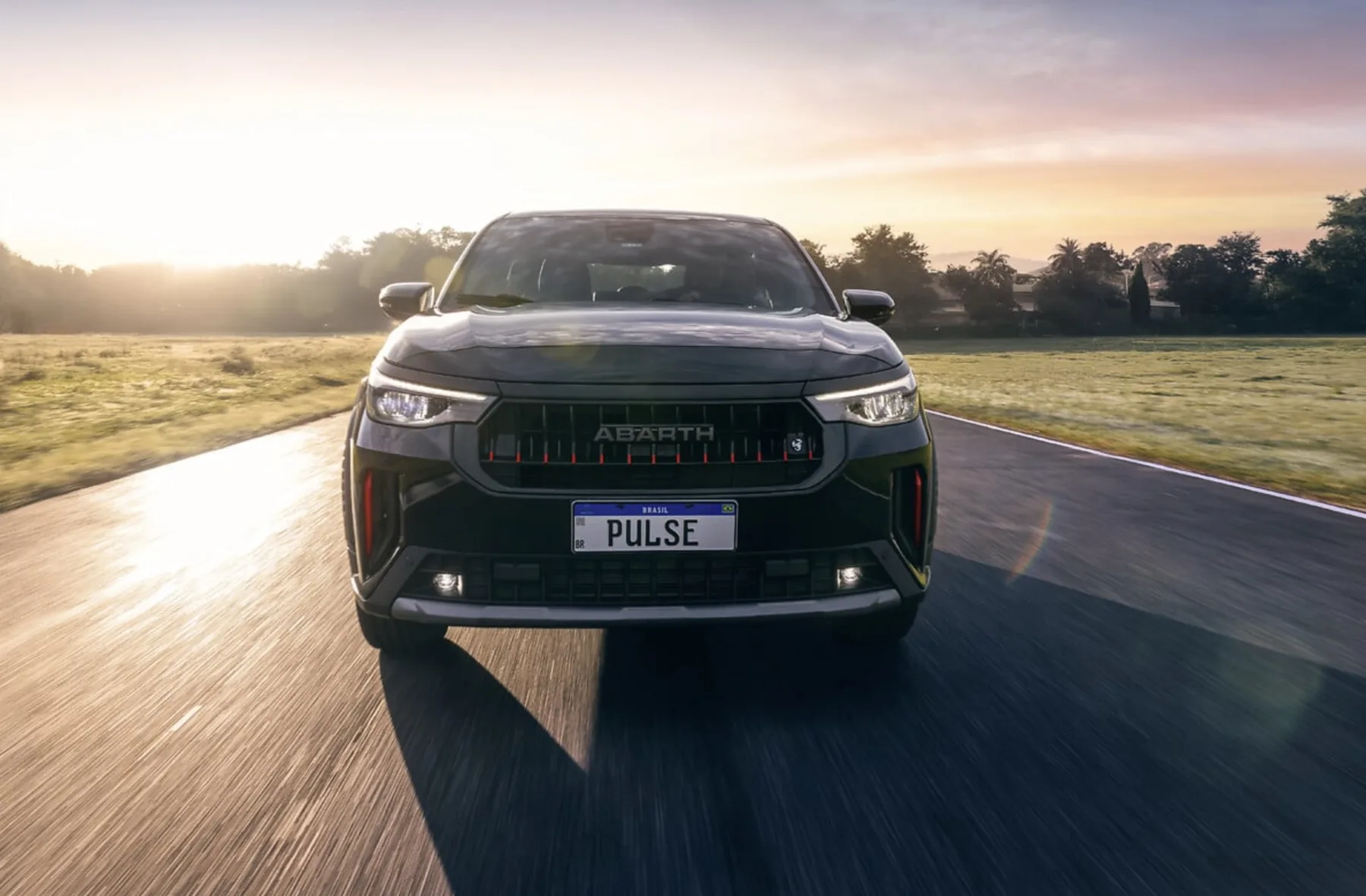 O Pulse Abarth é outro carro: até 185 cv, respostas rápidas e acerto firme. É diversão pura, mas cobra caro e sai da lógica racional da linha.
