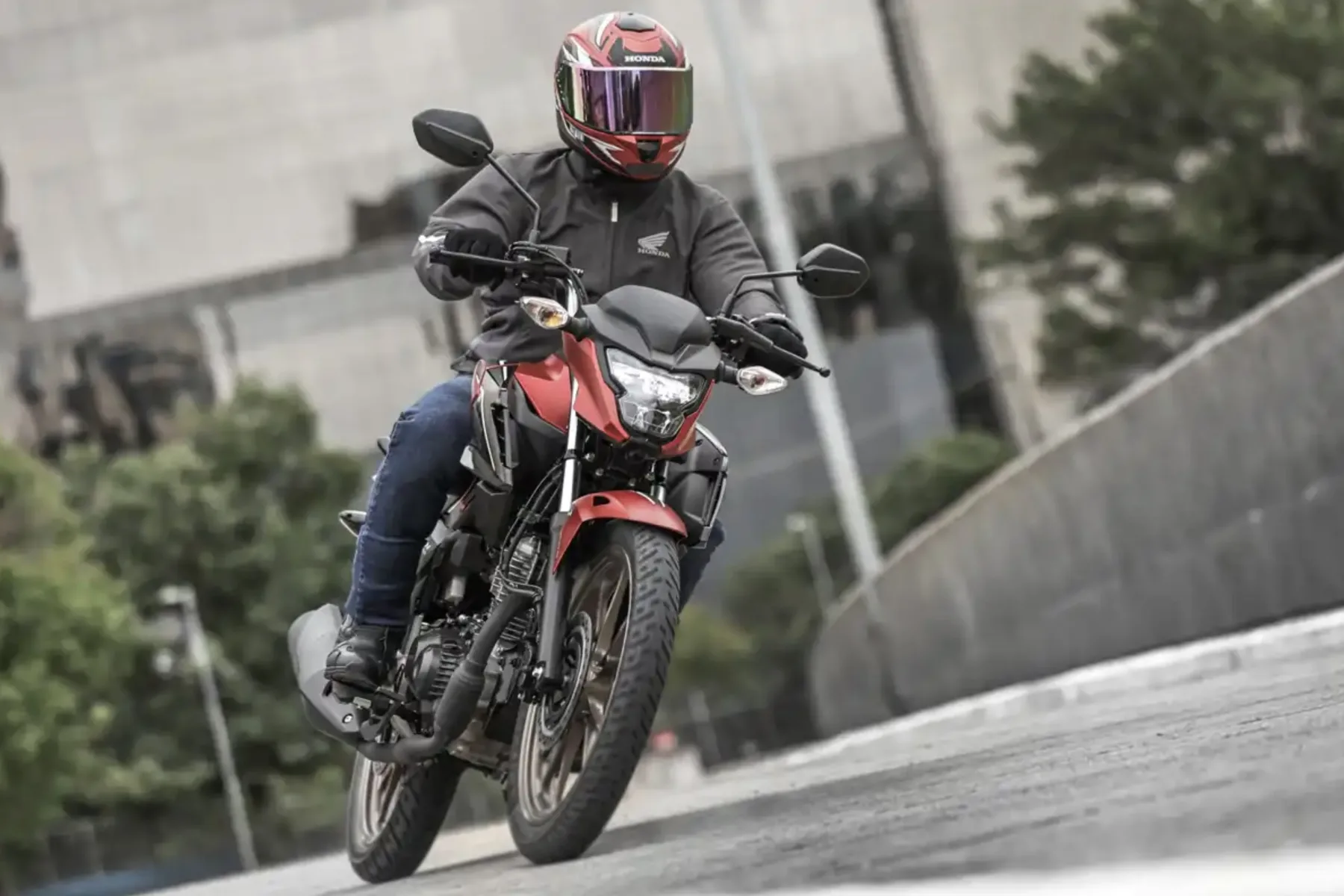 A edição comemora 50 anos de história e conversa com quem cresceu vendo uma CG passar todos os dias no Brasil.