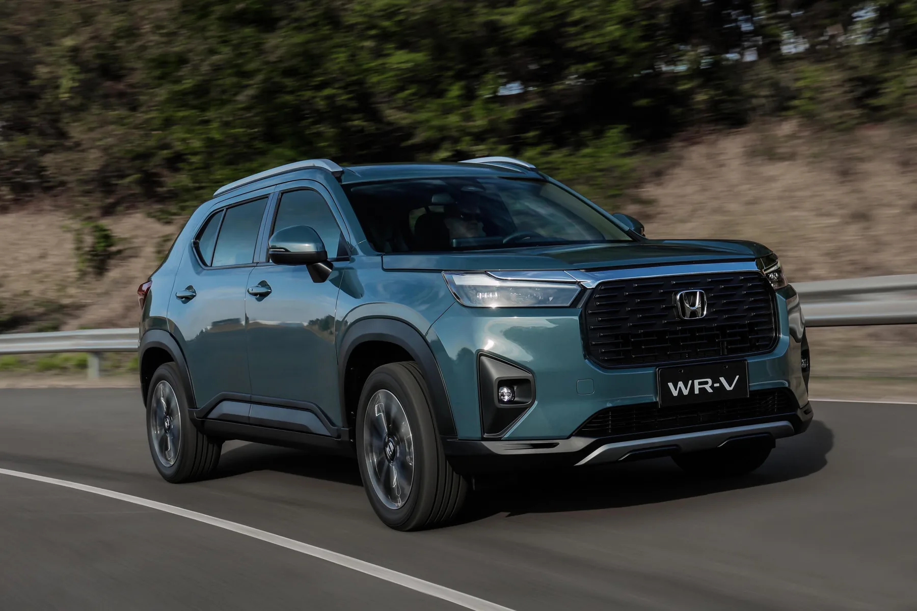O novo WR-V voltou diferente. Cresceu de verdade, mudou de postura e agora tenta ser um SUV familiar, não mais um crossover urbano disfarçado.